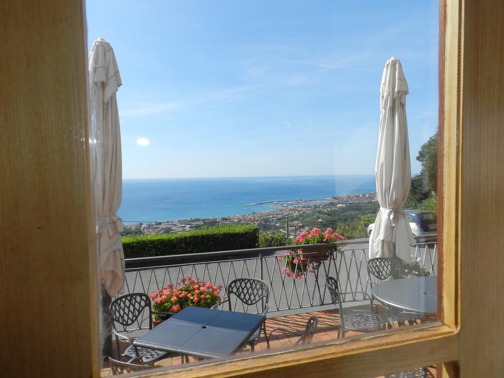 Il Capanno Hotel Pietra Ligure Luaran gambar