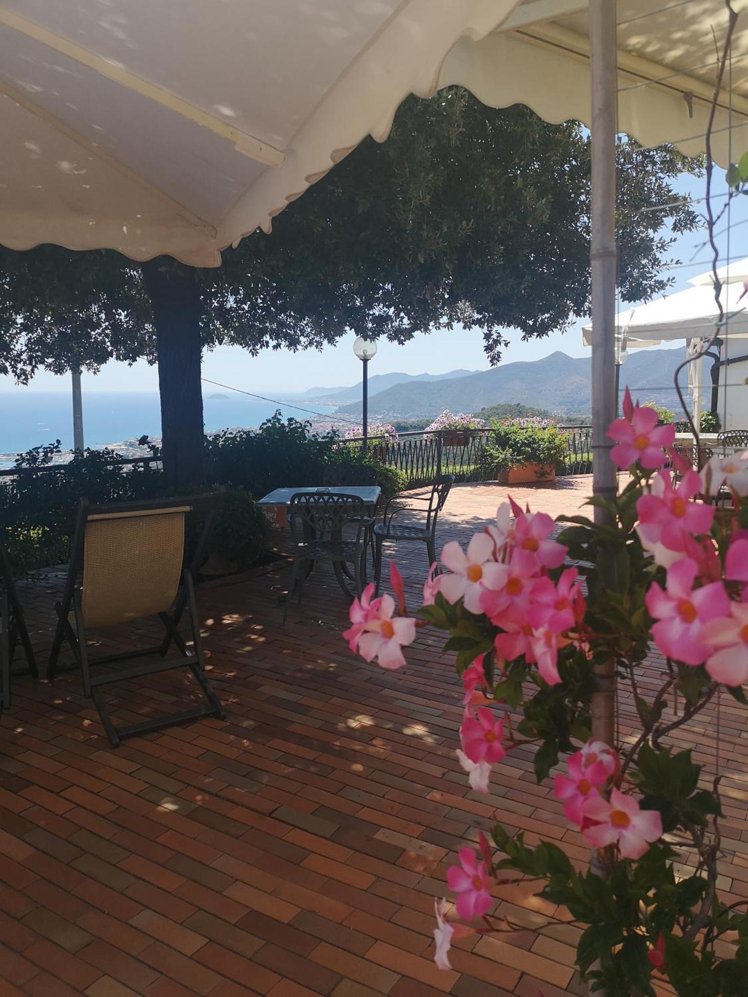 Il Capanno Hotel Pietra Ligure Luaran gambar
